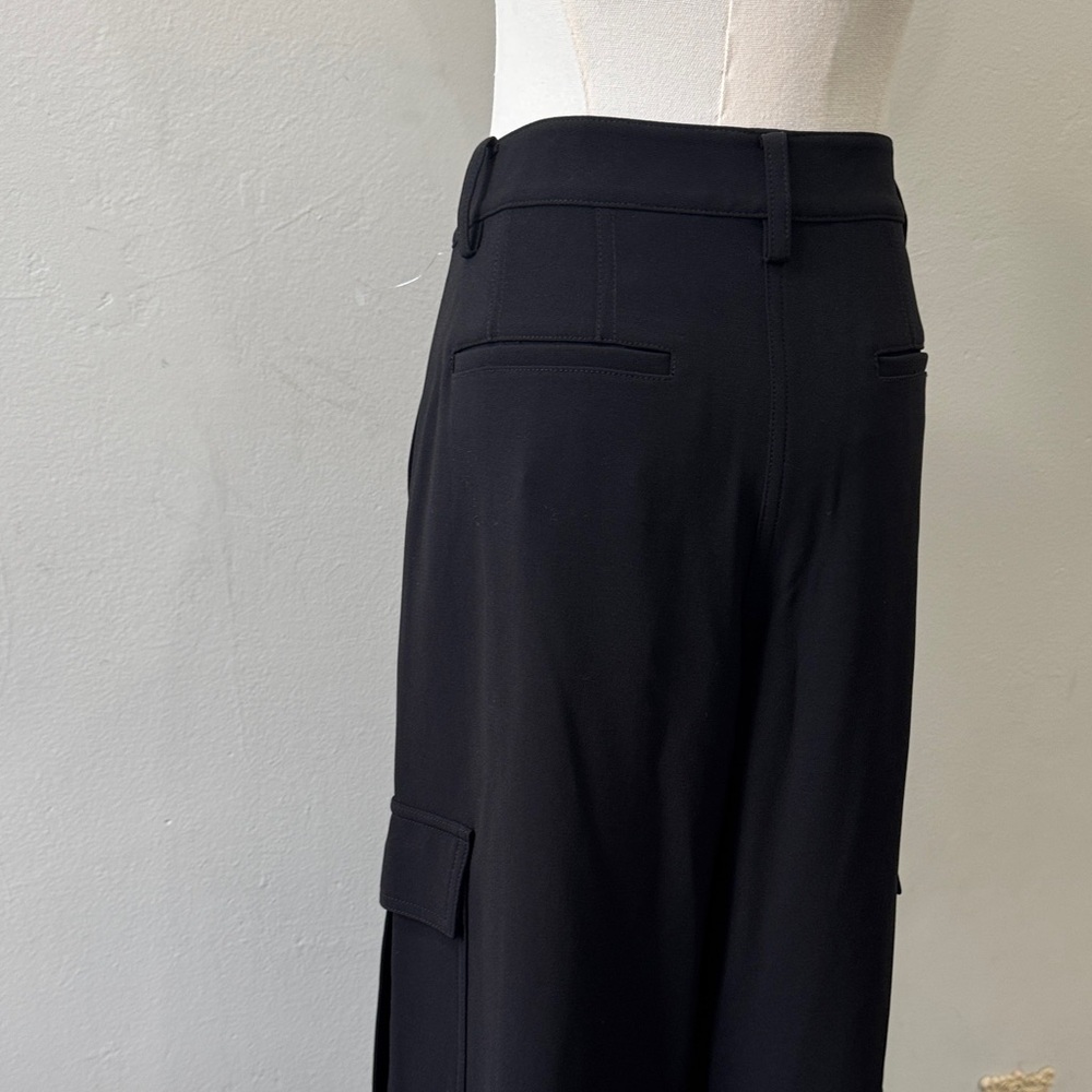 NWT Theory Black Wide Leg ‘Admiral’ Crepe Cargo Pants - Size 8 - Picture 9 of 12